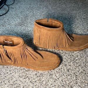 Minnetonka Brown Suede Long Fringe Ankle Boots | Size 9.5